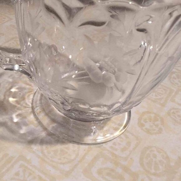 Vintage Etched Flower Glass Sugar Bowl and Creamer Pitcher Set - Picture 6 of 7